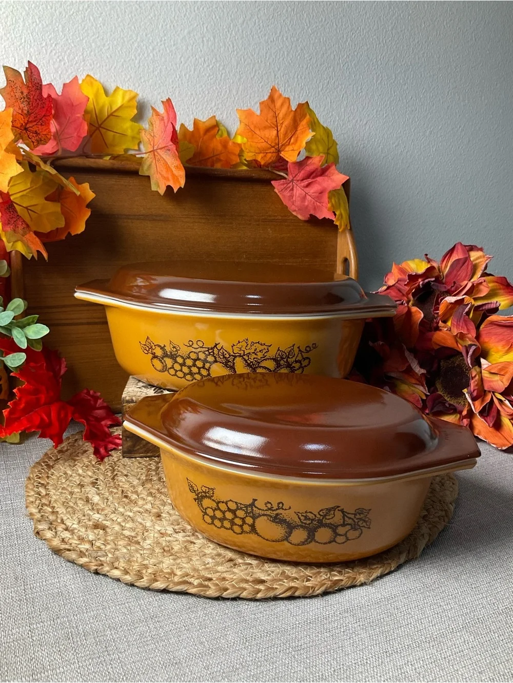 Vintage Pyrex Old Orchard 1.5&2.5 Qt Casserole Set with original lids